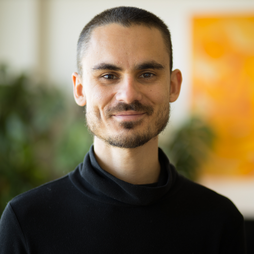 Warwick Jones headshot